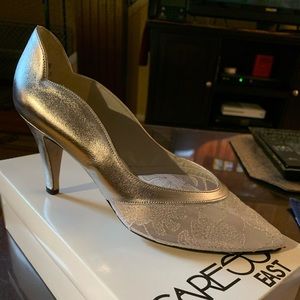 Dressy Andrew Geller pumps